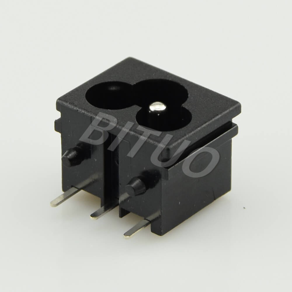3 Pin Socket Outlet Professional Manufacturer Bituoelec