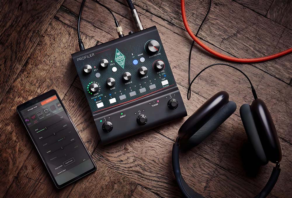 What Is a Guitar Pedalboard
